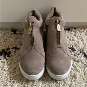 Blonde waterproof wedge sneakers